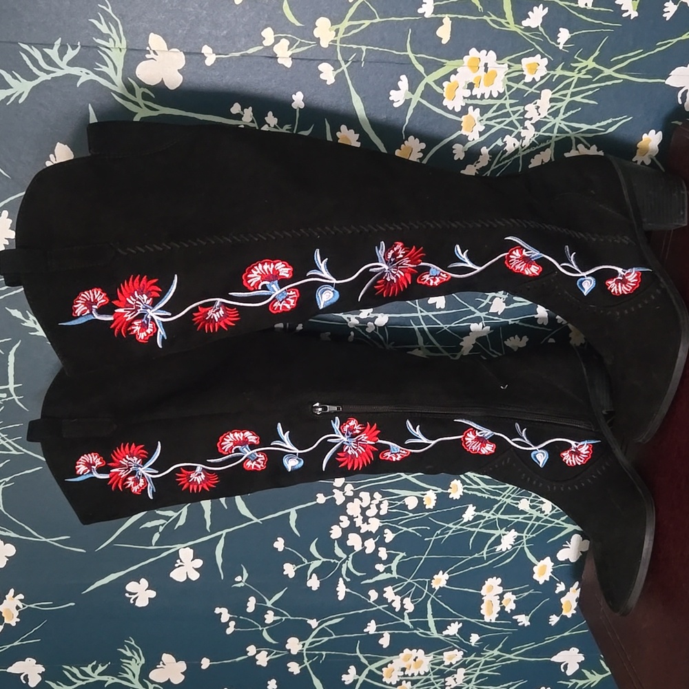 Carlos Santana™️ Embroidered Floral Black Knee-High Boots